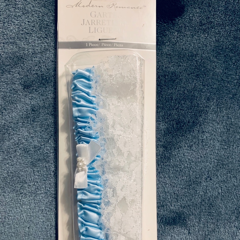Blue and white wedding garter with pearls & lace!